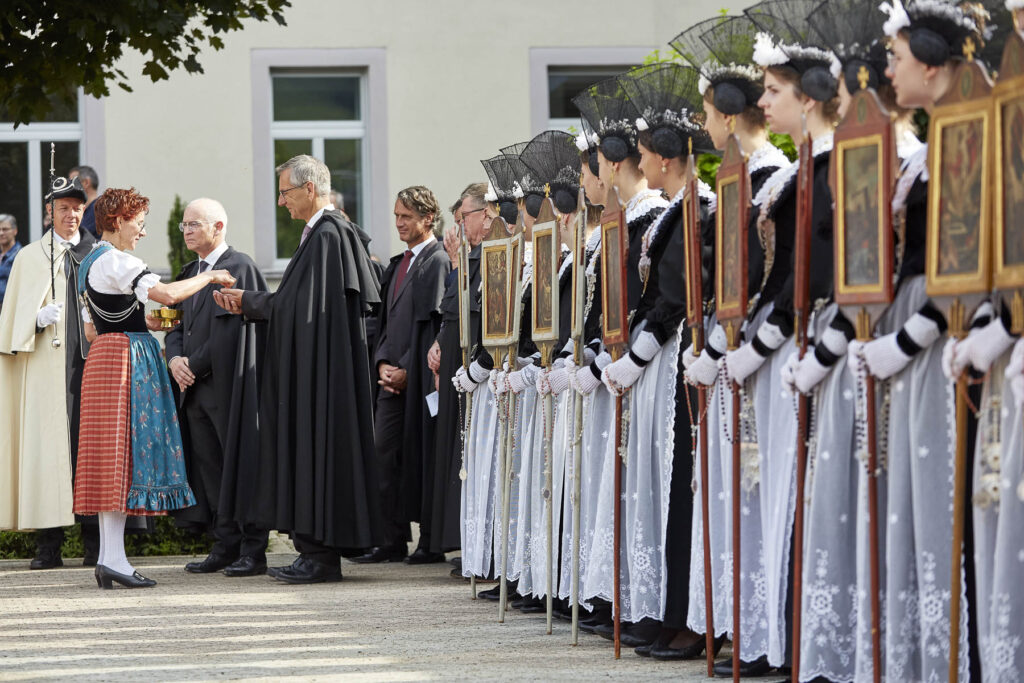Fronleichnam Prozession Kirche Katholisch Festtag Tracht Tradition